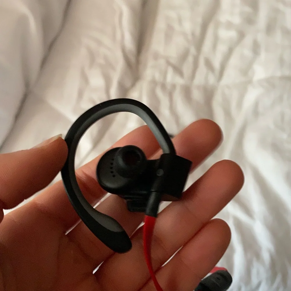 power beats by dre black and red - Picture 2 of 3